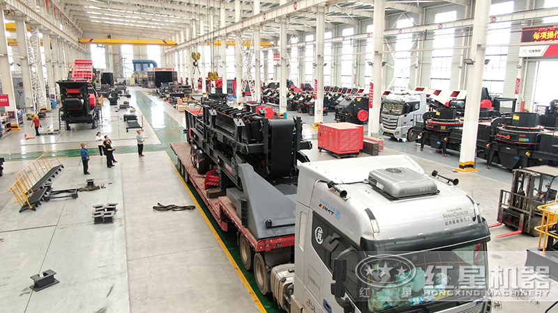 移動沙石粉碎機(jī)車間發(fā)貨