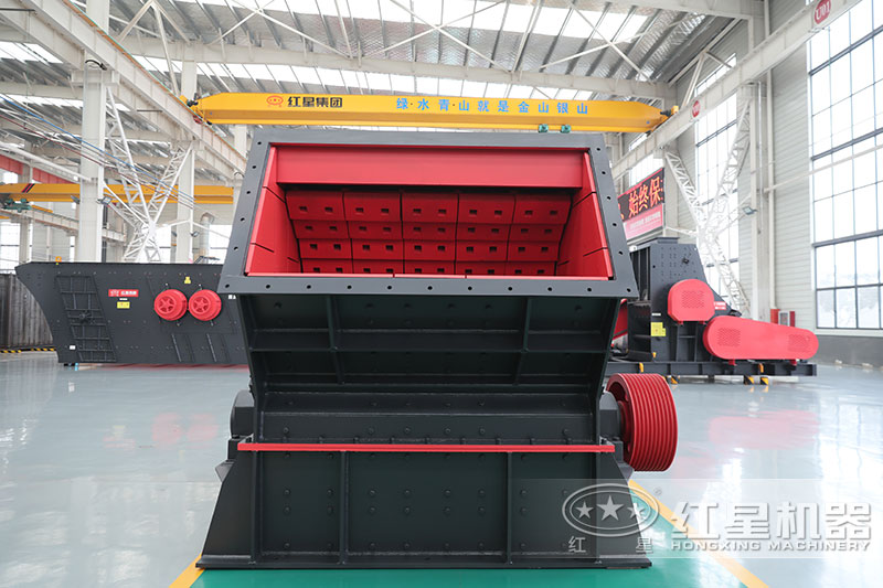 反擊破碎機擔(dān)當(dāng)中細碎機