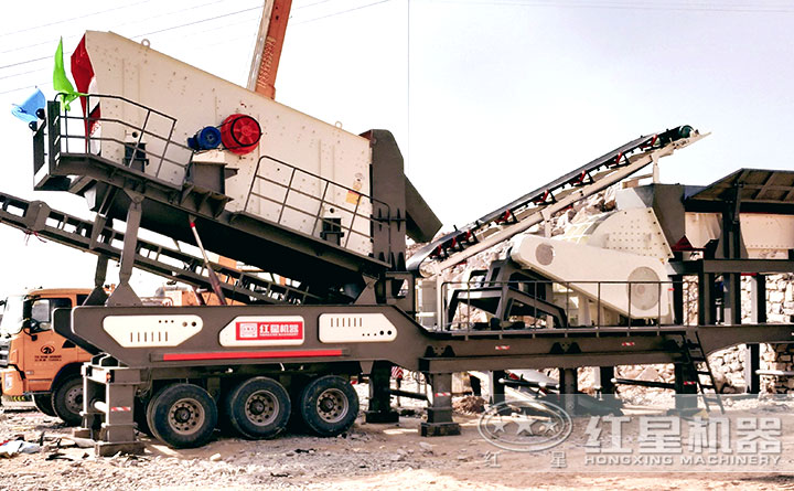 移動錘式破碎機(jī)大型石料場