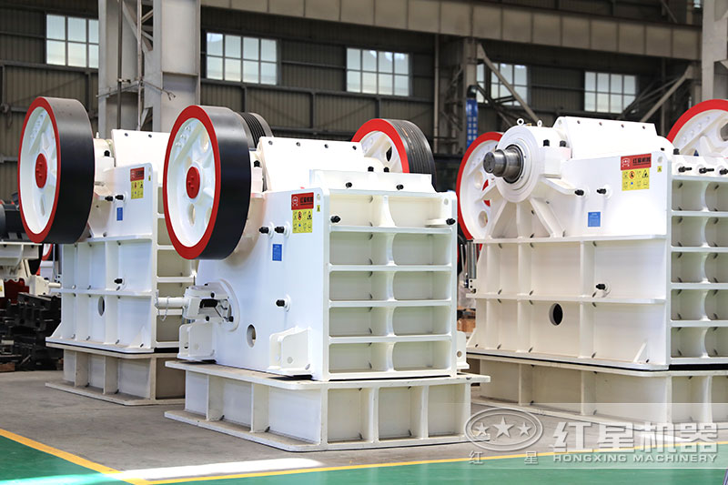 粗碎選用顎式破碎機(jī)，碎石有能力