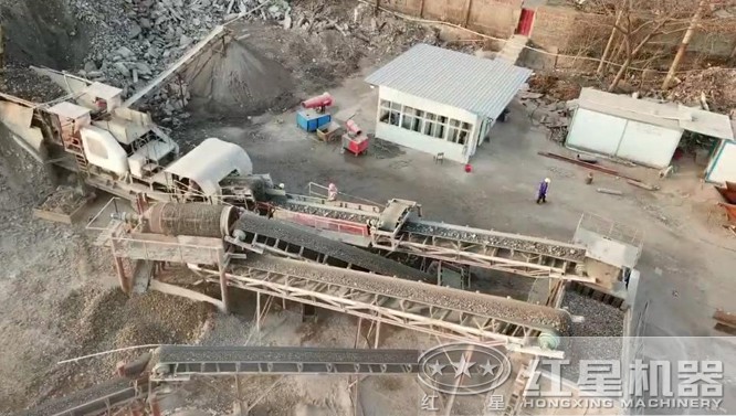 每小時300噸車載移動粉碎機(jī)施工現(xiàn)場