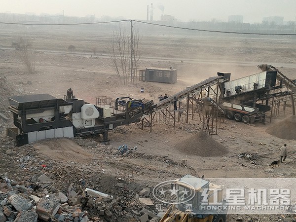 每小時300噸車載移動粉碎機(jī)處理建筑垃圾