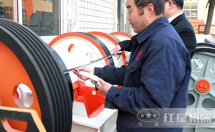 顎式破碎機(jī)現(xiàn)場參觀