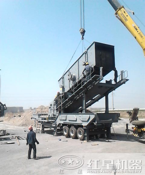 移動(dòng)煤炭破碎機(jī)安裝現(xiàn)場(chǎng)