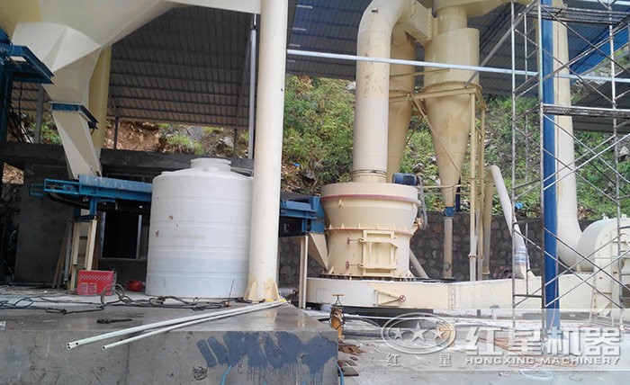 石灰石磨粉機生產(chǎn)現(xiàn)場