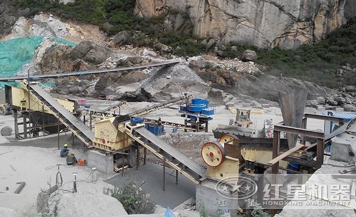 機(jī)制砂破碎生產(chǎn)線(xiàn)現(xiàn)場(chǎng)
