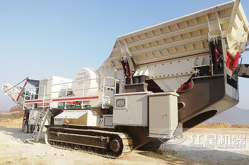 紅星履帶式移動(dòng)顎式碎石機(jī)現(xiàn)場(chǎng)