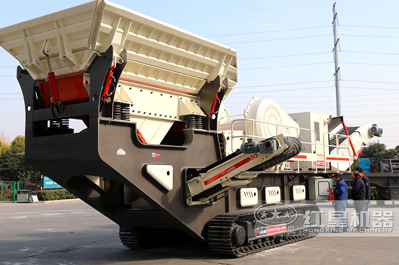 流動(dòng)磕石機(jī)搭載顎破