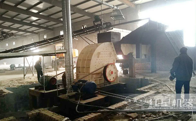 重型石料破碎機現(xiàn)場，紅星直銷更便宜