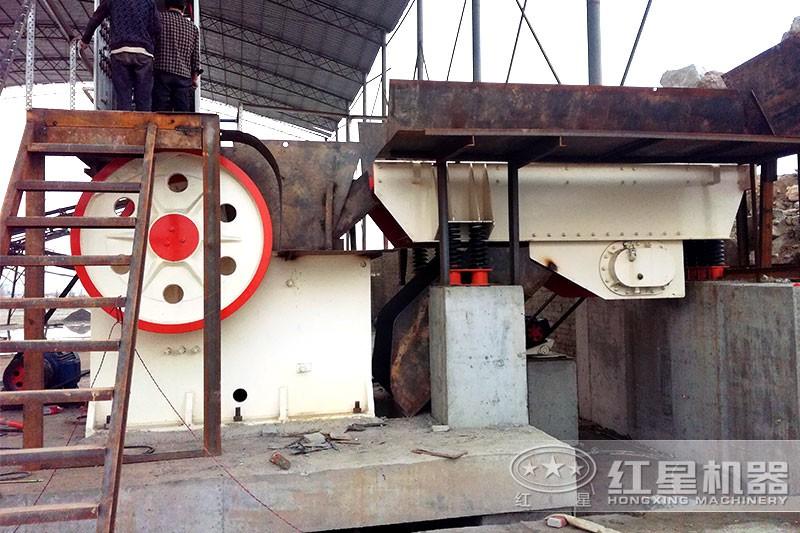 廣西采石場(chǎng)配置紅星機(jī)器的打石頭機(jī)器，更環(huán)保