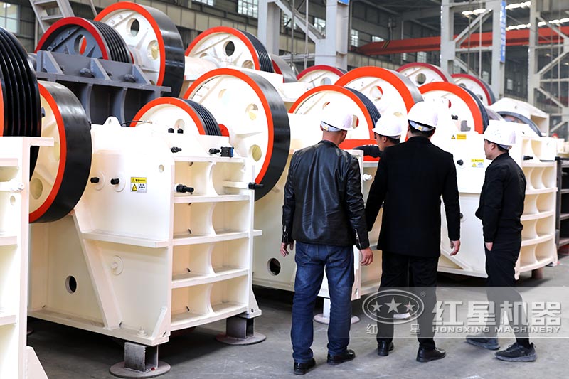 國內(nèi)客戶參觀廠區(qū)，專業(yè)銷售講解