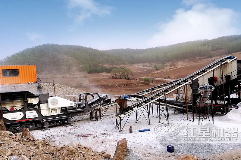 移動(dòng)機(jī)制砂設(shè)備現(xiàn)場