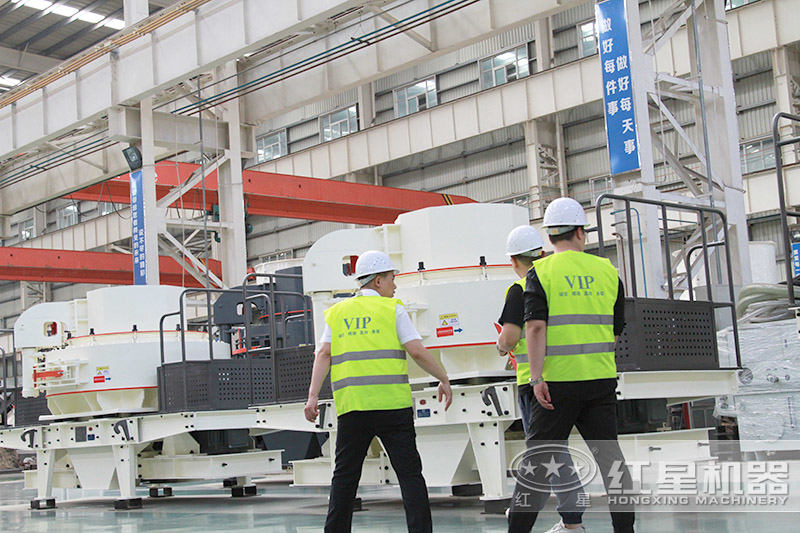 用戶來(lái)廠參觀制砂生產(chǎn)線設(shè)備并獲取免費(fèi)方案定制，成本預(yù)估