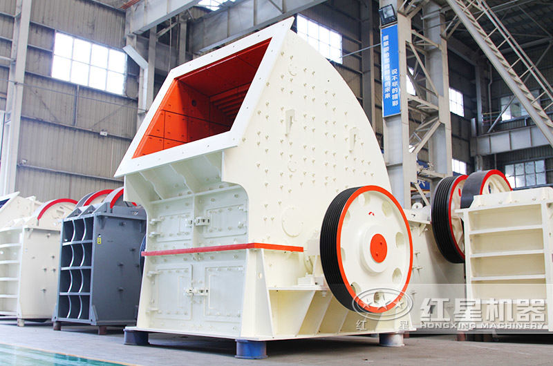 大型重錘式破碎機，破碎生石灰一次成型