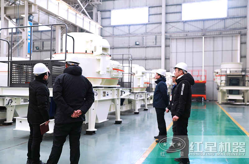 客戶來廠考察制砂機設(shè)備