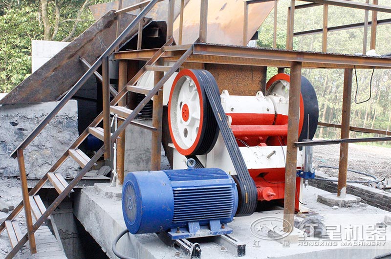 57破碎機(jī)客戶現(xiàn)場(chǎng)